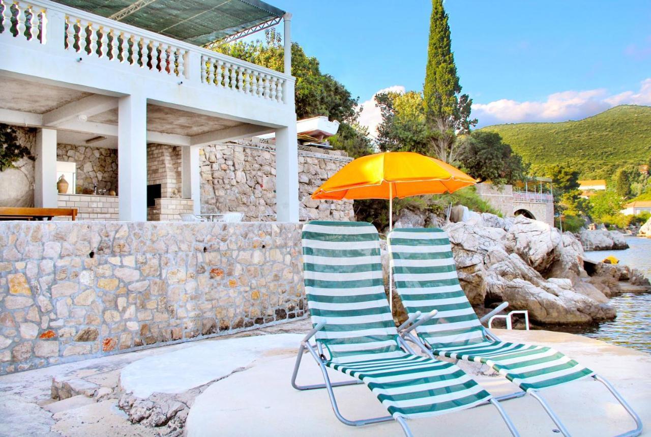Apartments Miovic โมลูนัท ภายนอก รูปภาพ