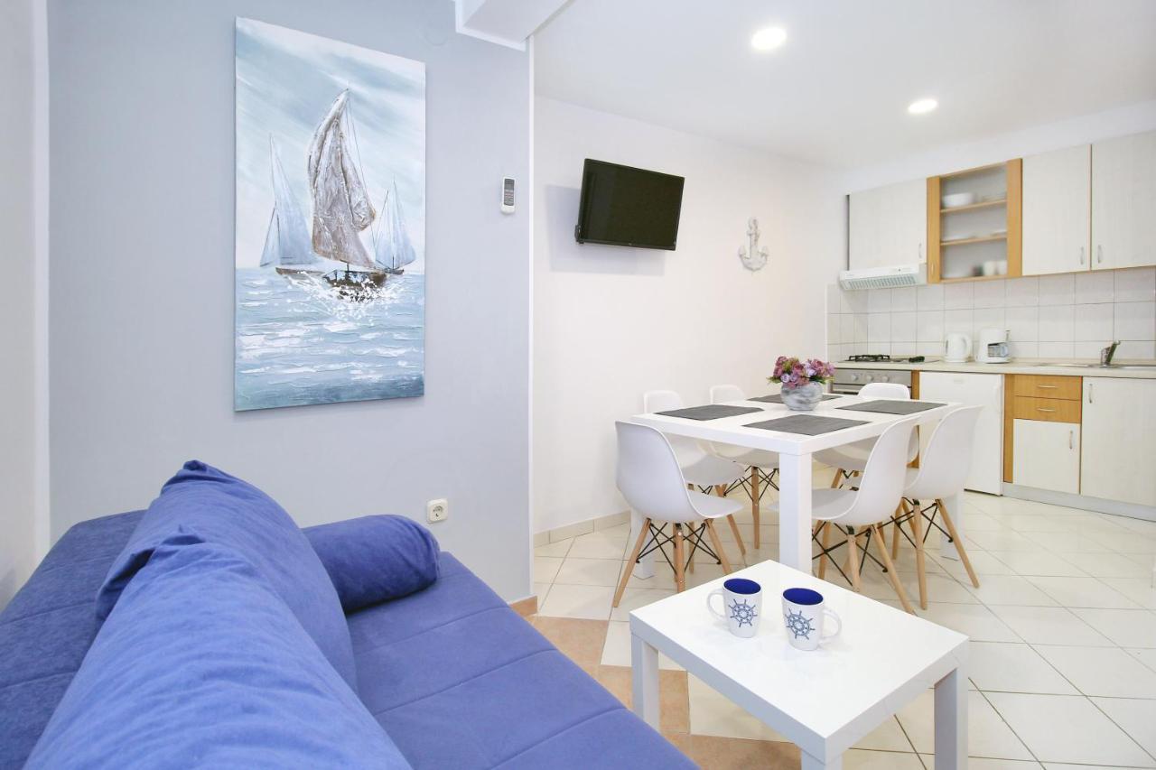Apartments Miovic โมลูนัท ภายนอก รูปภาพ