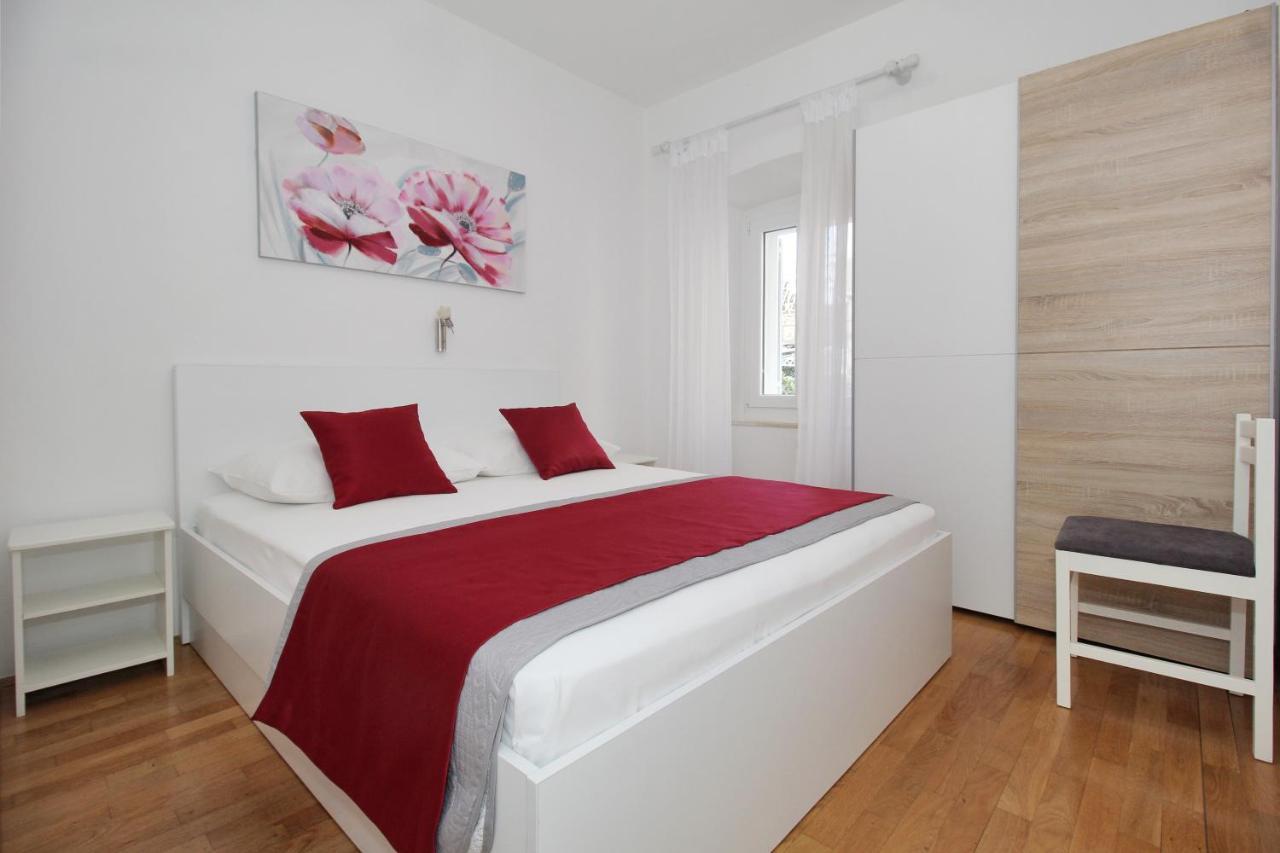 Apartments Miovic โมลูนัท ภายนอก รูปภาพ