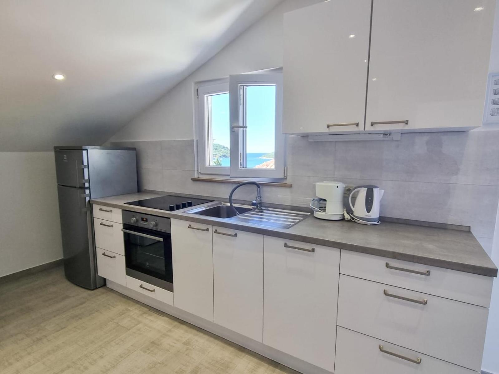 Apartments Miovic โมลูนัท ภายนอก รูปภาพ