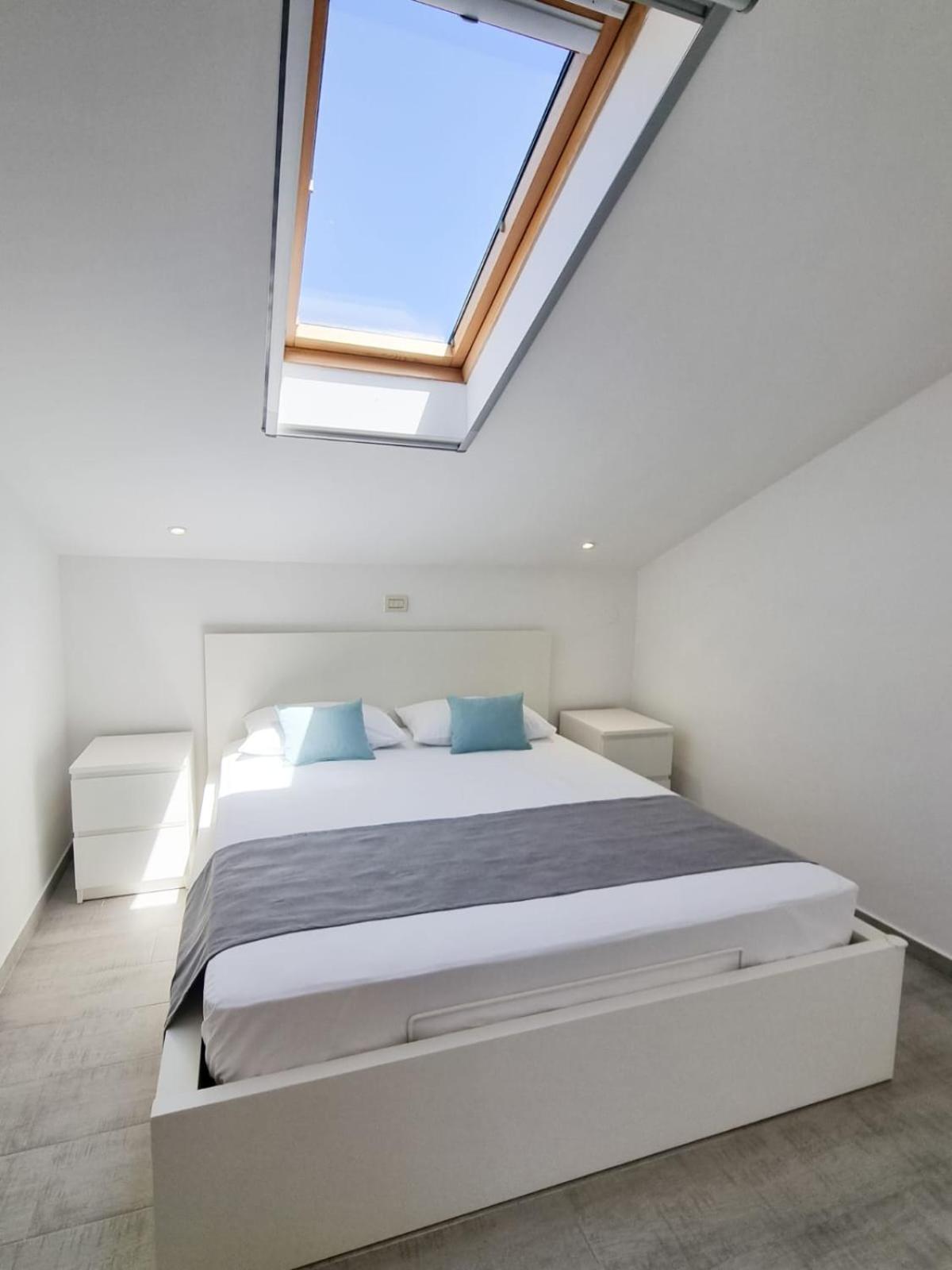 Apartments Miovic โมลูนัท ภายนอก รูปภาพ