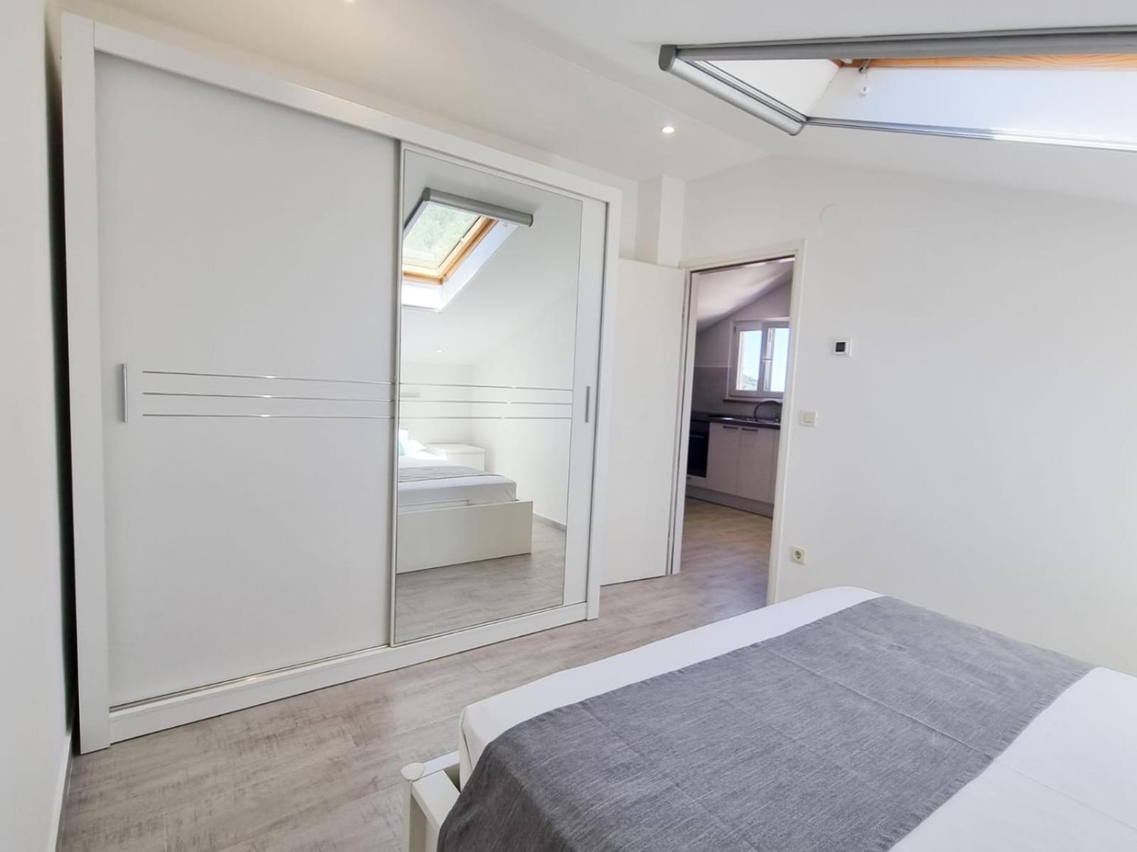 Apartments Miovic โมลูนัท ภายนอก รูปภาพ