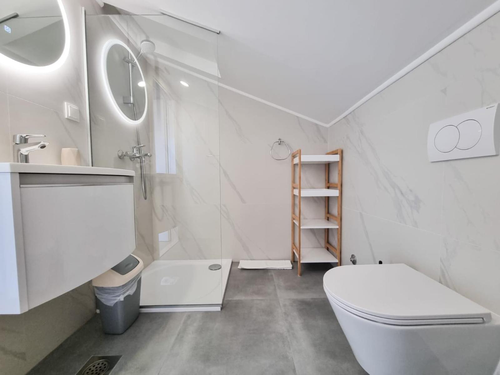 Apartments Miovic โมลูนัท ภายนอก รูปภาพ